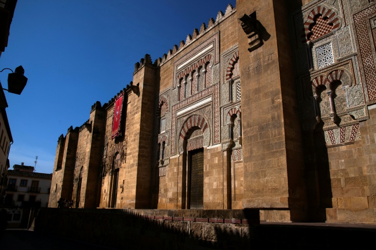 Photo du 12 juin 2023 d'une façade de la mosquée-cathédrale de Cordoue où un incendie s'est déclaré le 8 août