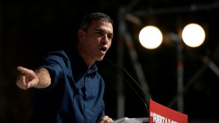 Le Premier ministre espagnol Pedro Sánchez lors d'un meeting de campagne, le 10 octobre 2026 à Dos Hermanas, près de Séville  
