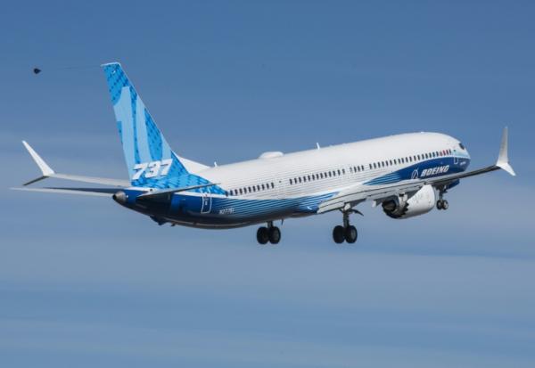 Photo fournie par Boeing montrant un 737 MAX 10 au décollage pour un premier vol réussi, depuis Renton Field, dans l’État de Washington, le 18 juin 2021
