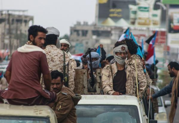 De membres de tribus manifestent leur soutien au mouvement séparatiste sudiste à Aden, dans le sud du Yémen, le 14 décembre 2025