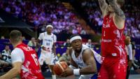 Le capitaine Guerschon Yabusele (balle en main) a porté les Bleus, vainqueurs de la Pologne à l'Euro, le 2 septembre 2025 à Katowice