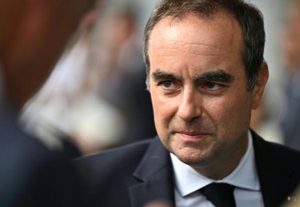 Le Premier ministre Sébastien Lecornu lors d'un déplacement à Merignac, le 17 août 2026