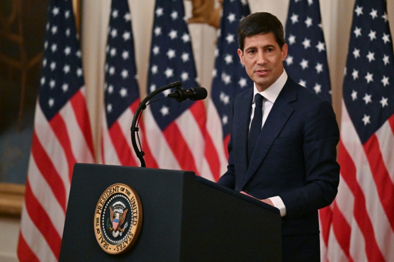 Le président de la Réserve fédérale américaine, Kevin Warsh, prononce un discours à la Maison Blanche, à Washington, le 22 mai 2026