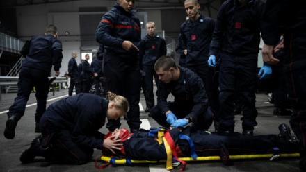 Des pompiers en formation dans la caserne de Valenton (Val-de-Marne), le 8 novembre 2023