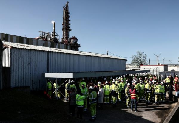 Salariés de l'usine Fibre Excellence de Tarascon (Bouches-du-Rhône), le 4 avril 2026. Menacé de liquidation, le groupe emploit 670 salariés? répartis entre Haute-Garonne et Bouches-du-Rhône.