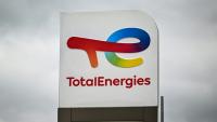 Le logo de Total Energies dans une station-service de Genech (France), le 5 octobre 2022 