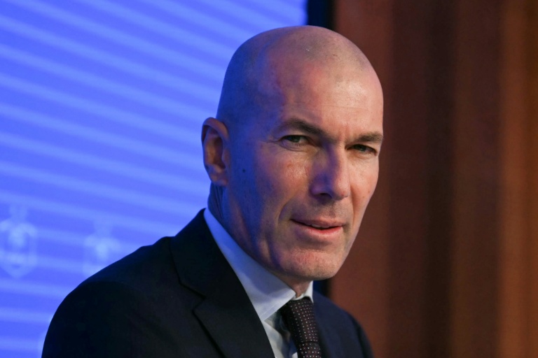 Zinédine Zidane, nouveau sélectionneur de l'équipe de France, au siège de la Fédération française de foobtall à Paris le 28 juillet 2026