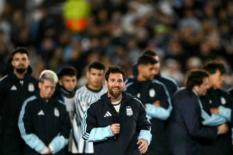 Lionel Messi prend la parole après son dernier match avec l'Argentine, le 6 octobre 2026 au stade Monumental de Buenos Aires
