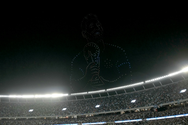 Une nuée de drones représente Lionel Messi à la fin de son ultime match avec l'Argentine, le 6 octobre 2026 au stade Monumental de Buenos Aires
