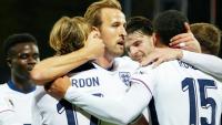 Harry Kane (c) et ses coéquipiers qualifiés pour le Mondial-2026 après la victoire de l'Angletterre en Lettonie,le 14 octobre 2025 à Riga