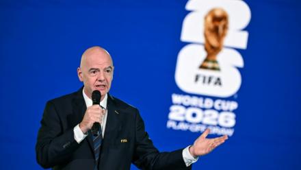 Le président de la Fifa Gianni Infantino lors du tirage au sort des barrages pour la Coupe du monde 2026 aux Etats-Unis, au Canada et au Mexique, à Zurich le 20 novembre 2025
