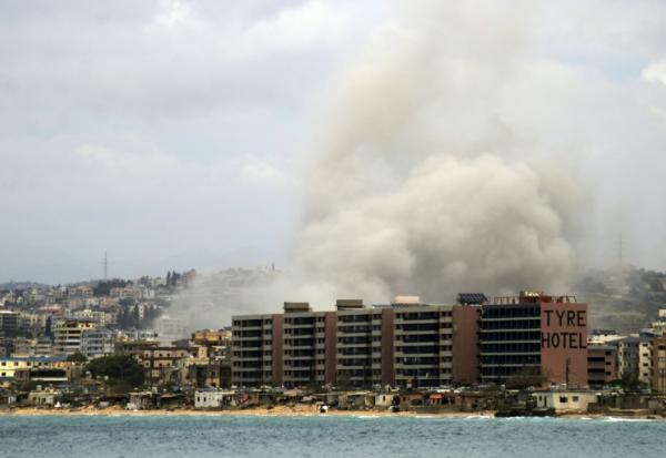 Une frappe aérienne israélienne sur un quartier de la ville de Tyr, dans le sud du Liban, le 15 mai 2026
