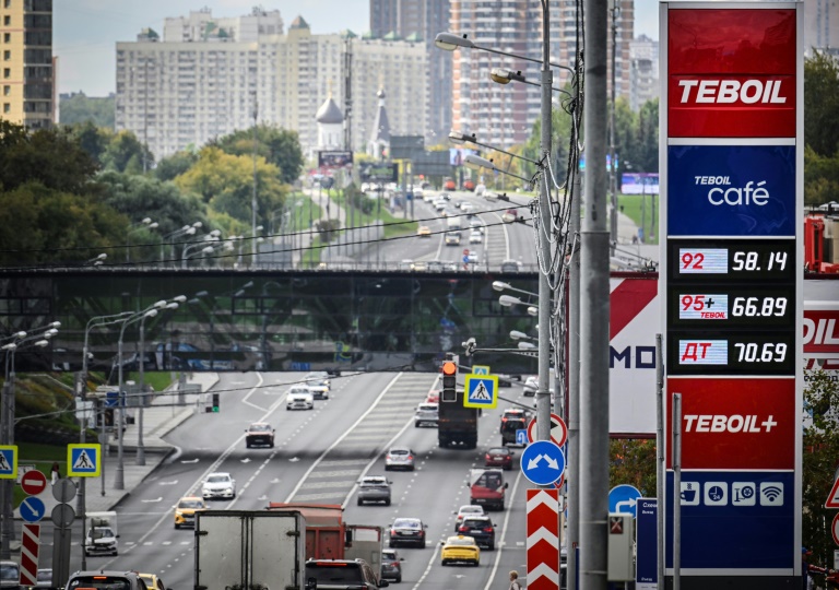 Les prix des différents carburants dans une station-service à Moscou, le 8 septembre 2025