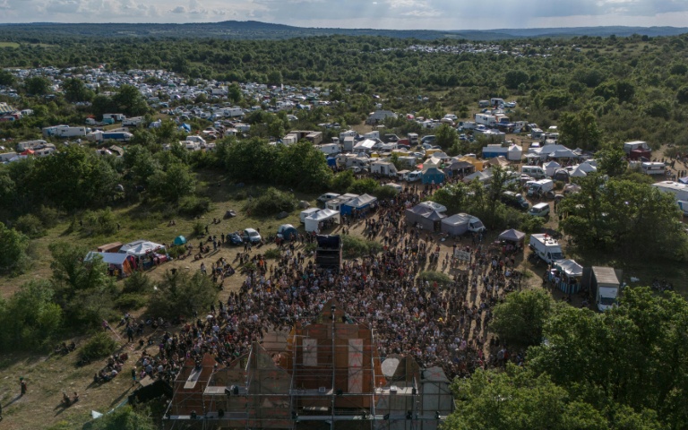Une free party illégale à Montvalent, dans le Lot, le 9 mai 2025