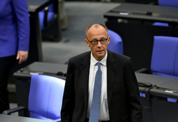 Le conservateur Friedrich Merz réagit au résultat du premier tour de scrutin des députés allemand lors d'une session au Bundestag, échouant ainsi à se faire élire chancelier, le 6 mai 2025 à Berlin