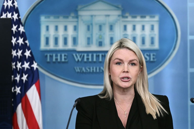 Karoline Leavitt, la porte-parole de la Maison Blanche, lors d'un point presse à Washington, le 27 avril 2026