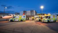 Des ambulances à l'aéroport de Zurich pour transporter des blessés en provenance de Gaza, le 24 octobre 2025