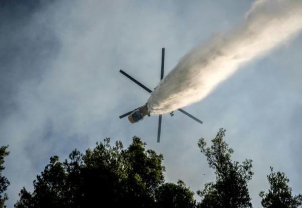 Largage d'eau au large du village côtier de Porto Germeno à 70 km au nord-ouest d'Athènes le 2 août 2026