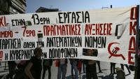 Manifestation lors d'une grève de 24 heures contre le projet gouvernemental d'introduire une journée de travail de 13 heures, le 14 octobre 2025 à Athènes, en Grèce