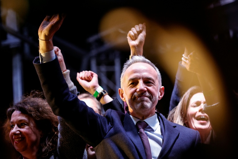 Emmanuel Grégoire, candidat de la gauche unie hors LFI à la mairie de Paris, célèbre sa victoire au 2e tour des municipales, le 22 mars 2026 à paris