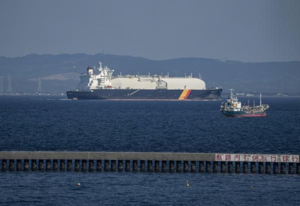 Un méthanier dans la baie de Tokyo, le 8 avril 2026