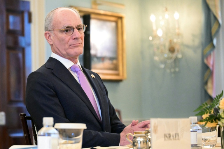 L'ambassadeur d'Israël aux États-Unis, Yechiel Leiter, lors d'une réunion avec le secrétaire d'État américain Marco Rubio et l'ambassadrice du Liban aux États-Unis, Nada Hamadeh Moawad, au département d'État à Washington, le 14 avril 2026