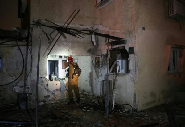 Un bâtiment endommagé par une frappe iranienne à Rosh Haayin, en Israël, le 4 avril 2026