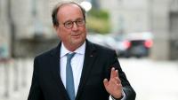 Le député PS et ancien président de la République François Hollande arrive à Blois, le 28 août 2026