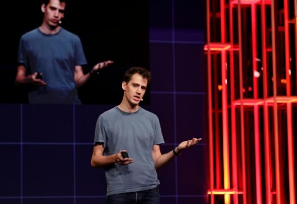 Arthur Mensch, patron de la start-up d'IA Mistral, à la conférence sur l'intelligence artificielle organisée au Carrousel du Louvres à Paris le 28 mai 2026 