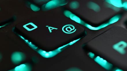 L'Apig, organisme collectif regroupant près de 300 quotidiens français, annonce poursuivre en justice la société américaine Brave, qui exploite un navigateur internet et un moteur de recherche, en lui reprochant de piller les contenus de ses membres au moyen de l'intelligence artificielle (IA)