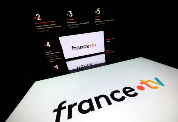 Le roman policier "Surface" d'Olivier Norek est décliné en série à partir de jeudi sur france.tv et de lundi sur France 2, avec une touche fantastique et Laura Smet dans le rôle titre