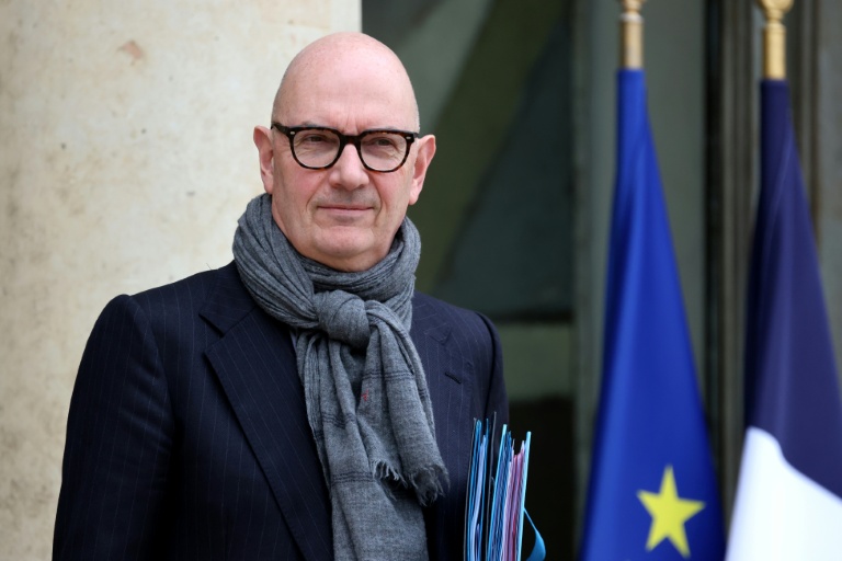 Le ministre de l'Economie et des Finances, Roland Lescure à la sortie de l'Elysée, le 28 janvier 2026 à Paris