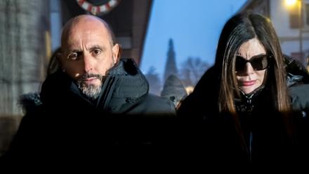Jacques et Jessica Moretti arrivent pour une audition à Sion, en Suisse, le 9 janvier 2026