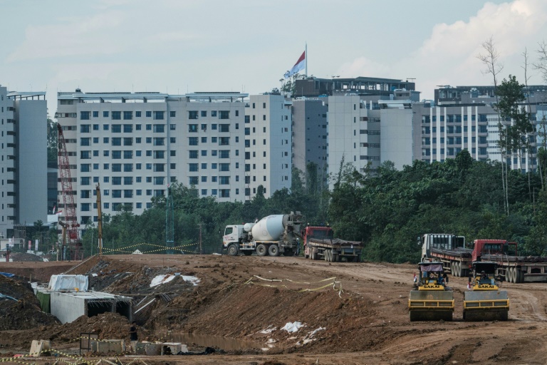 Une route en construction à Ibu Kota Nusantara (IKN), la nouvelle capitale prévue de l'Indonésie, le 16 août 2025