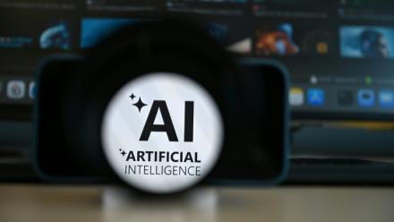 Logo d'intelligence artificielle sur un écran de smartphone, à Brxuelles, le 10 juin 2026