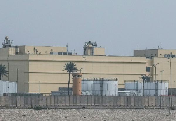 Photo montrant des dégâts occasionnés par une attaque de drone contre l'ambassade américaine à Bagdad, le 14 mars 2026 
