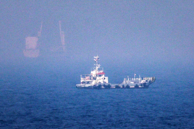 Des navires près du détroit d'Ormuz, au large de la côte orientale des Émirats arabes unis, le 13 juillet 2026à Khor Fakkan,