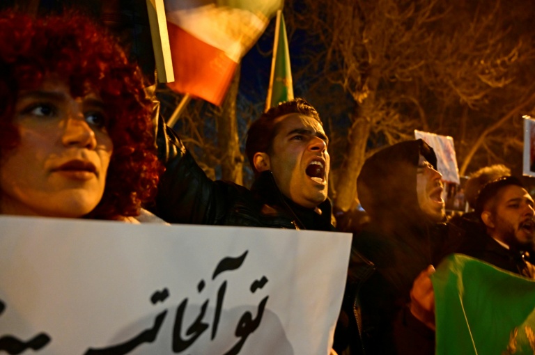 Des Iraniens à l'étranger, ici en Arménie, manifestent leur solidarité avec le peuple iranien, à Erevan, le 15 janvier 2026.
