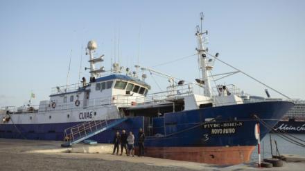 Le thonier Novo Ruino, sous pavillon portugais, dont l'équipage est abandonné par son armateur, dans le port de Porto Grande, au Cap-Vert, le 5 février 2026
