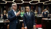 Le sénateur du Parti socialiste français Jérôme Durain (droite) après sa réélection comme président du Conseil régional de Bourgogne-Franche-Comté à Dijon, dans le centre-est de la France, le 5 septembre 2025