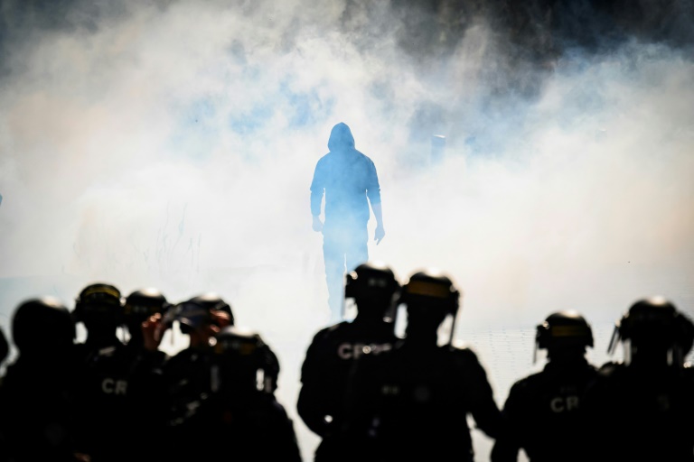 Des heurts pendant la manifestation à Nantes oppose des groupes radicaux et les forces de l'ordre, le 18 septembre 2025