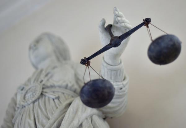 Le tribunal correctionnel de Lyon se penche mardi sur une plainte en diffamation portée par le groupe Holnest, contrôlé par Jean-Michel Aulas et son fils Alexandre, contre le média indépendant Rue89Lyon, qui dénonce une "procédure-bâillon" 