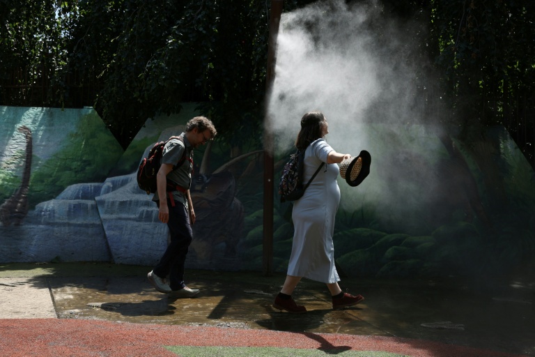 Brumisation dans un parc de Pantin en Seine-Saint-Denis, au nord-est de Paris, le 28 juin 2026