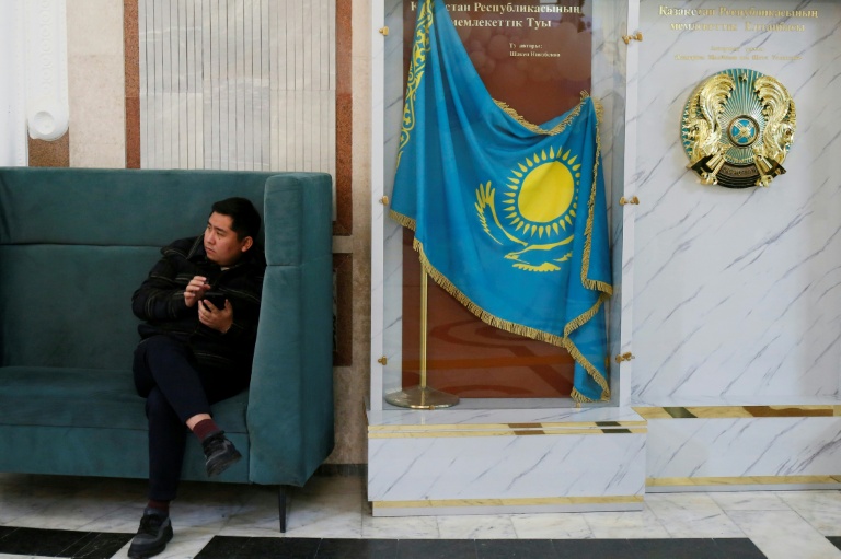 Bureau de vote à Almaty lors du référendum constitutionnel au Kazakhstan, le 15 mars 2026