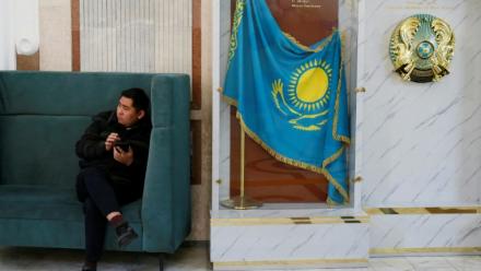 Bureau de vote à Almaty lors du référendum constitutionnel au Kazakhstan, le 15 mars 2026