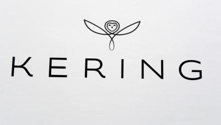 Le géant français du luxe Kering, lancé dans une restructuration depuis l'arrivée en septembre de son nouveau directeur général Luca de Meo, présente mardi ses résultats annuels