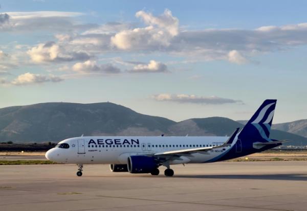 Un Airbus A320 de la compagnie grecque Aegean Airlines, sur le tarmac de l'aéroport d'Athènes, le 5 octobre 2022