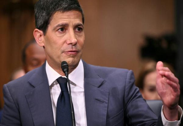 Kevin Warsh, pressenti comme prochain président de la Fed, le 21 avril 2026 lors d'une audition au Sénat 