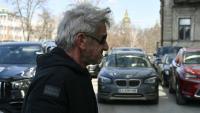 L'acteur américain Sean Penn marche dans une rue de Kiev, la capitale ukrainienne, le 16 mars 2026