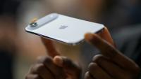 Le nouvel iPhone Air d'Apple présenté lors de l'événement "Awe-Dropping" au Steve Jobs Theater ,sur le campus d'Apple Park à Cupertino, en Californie, le 9 septembre 2025